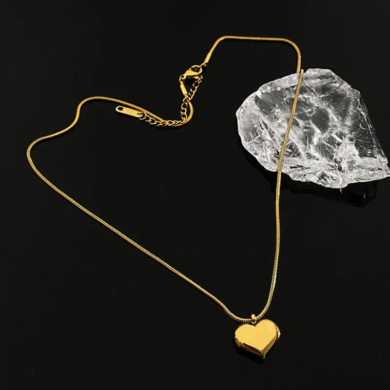 Heart Shape Anti Tarnish Gold Plated Heart Pendant Coruscate Jewels