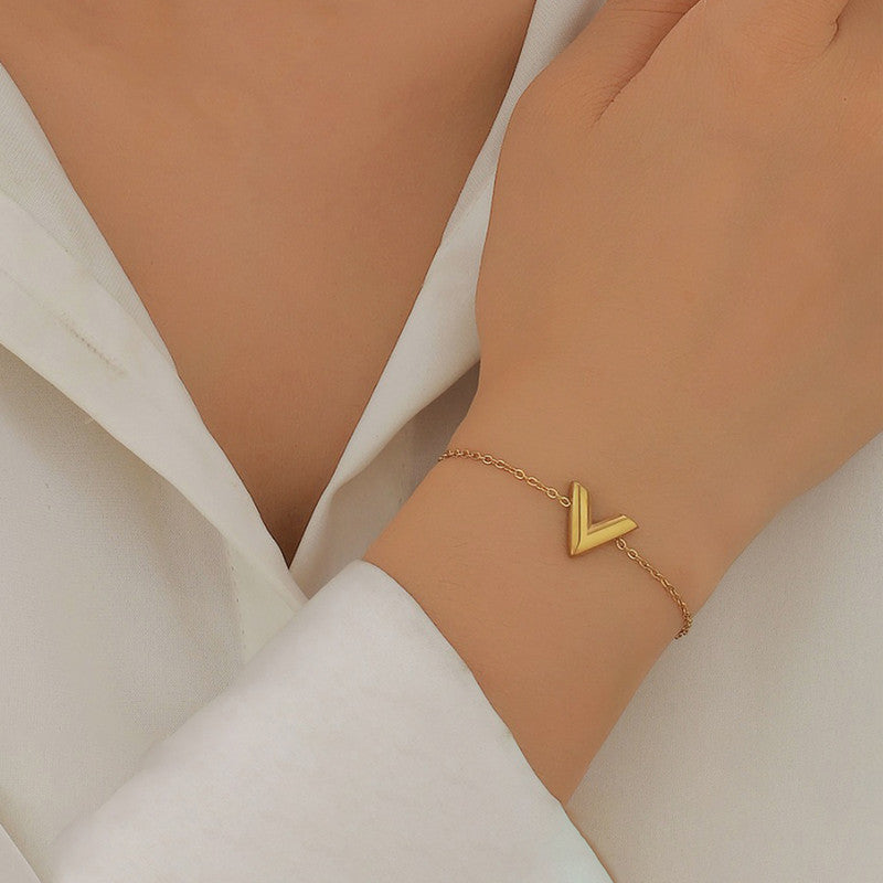Anti Tarnish Stainless Steel Gold Plated V Shaped Bracelet for Women