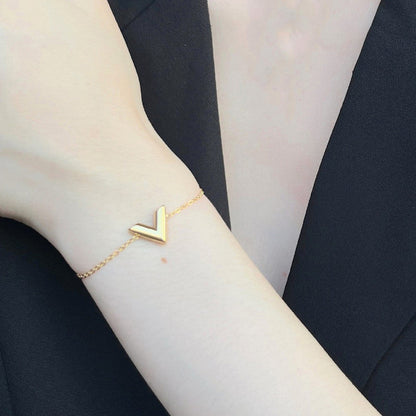 Anti Tarnish Stainless Steel Gold Plated V Shaped Bracelet for Women