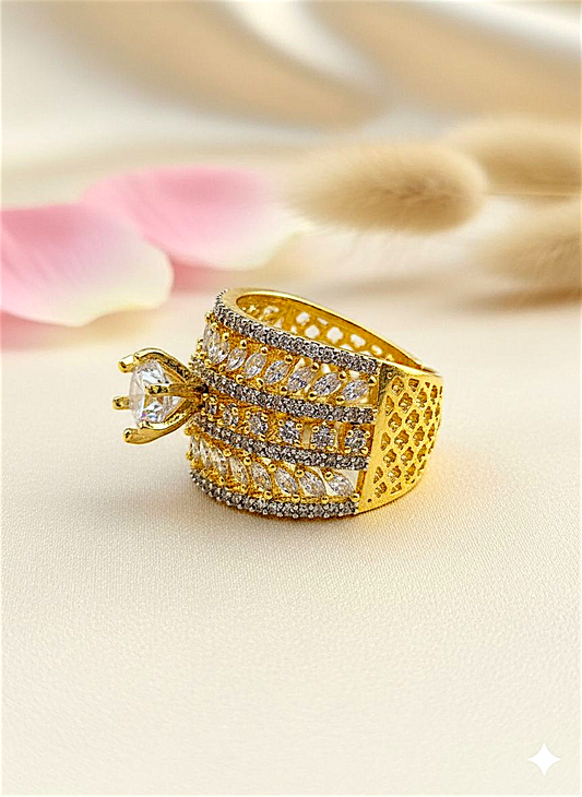 Coruscate Jewels "Grand Sparkle Ring" : Round Center Stone with Diamonds